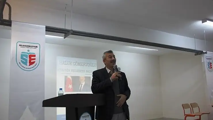 Başkan Cömertoğlu kent sorunları ve yerel yönetimleri anlattı