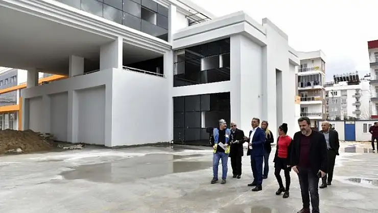 Başkan Uysal, STK merkezini inceledi