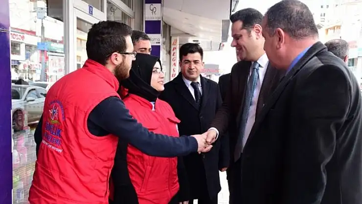Başkan Vekili Öztürk, İpekyolu gençlik merkezini ziyaret etti