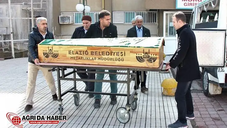 Buzda Kayıp Düşen Çocuk Yaşamını Yitirdi!