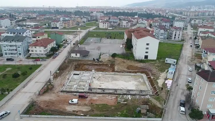 Derince İmam Hatip Lisesi spor salonu için ilk kazma vuruldu