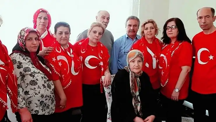 Eskişehir Sultanlar Zeybek Ekibi şehit ailesine taziye ziyaretinde bulundu