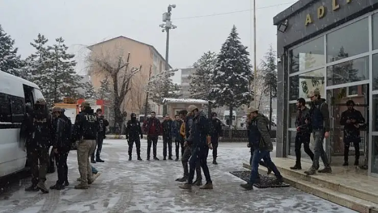 Hakkari'de sosyal medyadan terör propagandasına 6 tutuklama