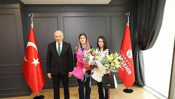 İBB Başkanı Uysal, dünya 2'incisi sporcuyla bir araya geldi