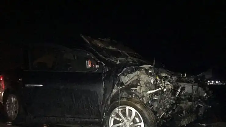 İki otomobil kafa kafaya çarpıştı: 5 yaralı