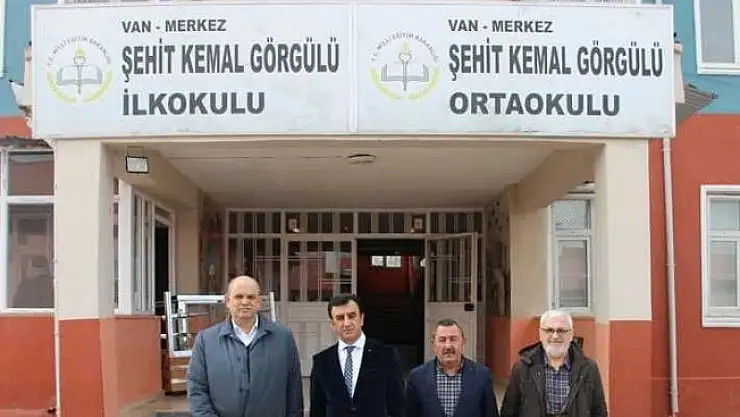 Mavi Hilal Vakfı'ndan okullara bilgisayar desteği