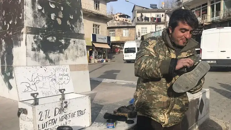Ayakkabı boyacısından Afrin'deki Mehmetçiğe destek