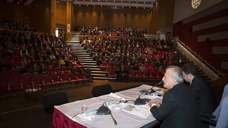 Rektör Çomaklı, Atatürk Üniversitesi idari personeliyle buluştu