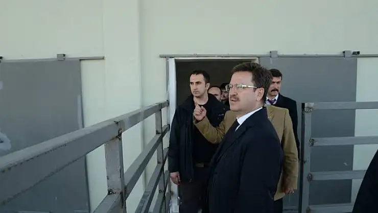 Vali Ünlü hayvan kesim tesisinde incelemeler yaptı