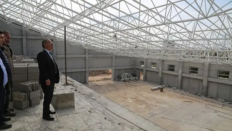 Yüreğir kapalı yüzme havuzu ve spor kompleksi inşaatı sürüyor