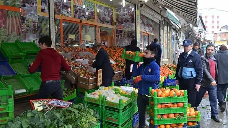 Zabıta ekipleri kaldırım işgaline taviz vermiyor