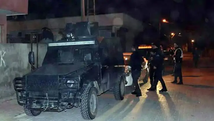 Adana'da terör örgütü propagandasına 15 gözaltı