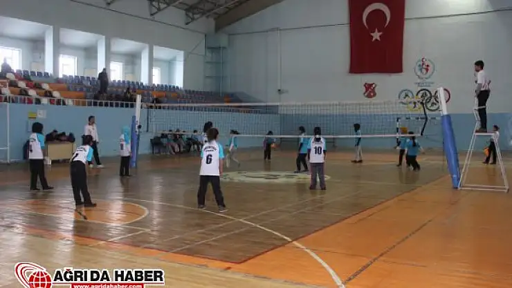 Ağrı'da Yıldızlar Voleybol Finalleri Yapıldı
