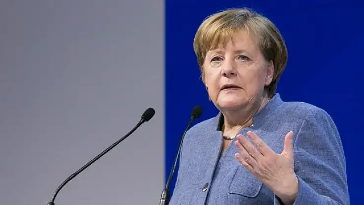 Angela Merkel 4. kez başbakan