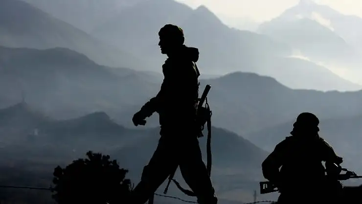 Diyarbakır'da güvenlik güçlerine saldıran 3 terörist öldürüldü