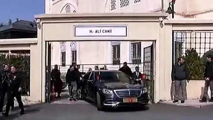 Erdoğan, cuma namazını Hz. Ali Camii'nde kıldı