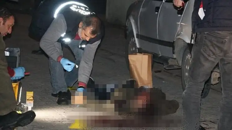 Havaya ateş açtı, tüfeğini doldururken kendini vurdu