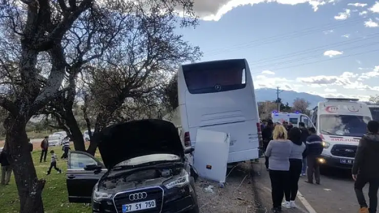 Öğrencileri taşıyan otobüs kaza yaptı: 1'i ağır 18 yaralı