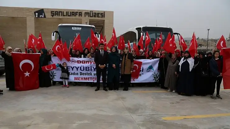 Şanlıurfalı kadınlar Mehmetçiğe destek için sınıra gitti