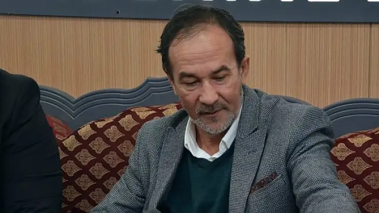 Sultanbekov Türkiye için yazdığı şarkıyı ilk kez okudu