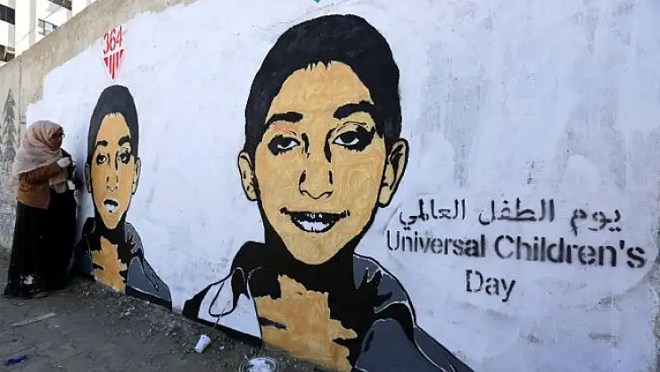 Yemenli sanatçı savaş kurbanlarını duvarlara resmediyor