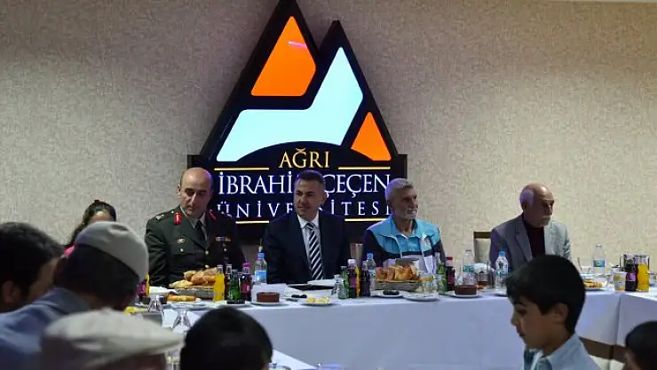 Ağrı Valisi Süleyman Elban İftar Sonrası Huzurevi Sakinleri ile biraraya geldi