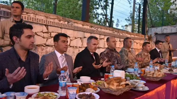 Vali Süleyman Elban Polislerle İftar Yemeğinde Buluştu