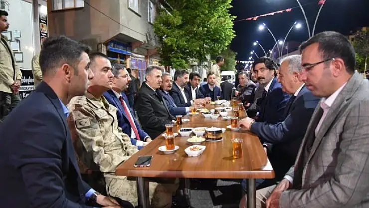 Ağrı Valisi Süleyman Elban Taşlıçay'da Vatandaşlarla İftar Yaptı