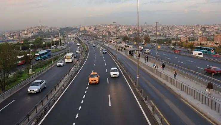 E-5 Otoyolun'da Zincirleme Kaza