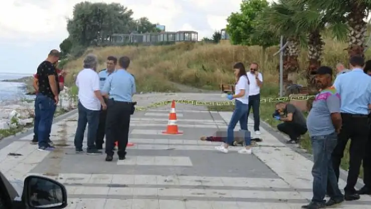 İstanbul'da Sahilde 15 Yaşında Bir Genç Ölü Bulundu