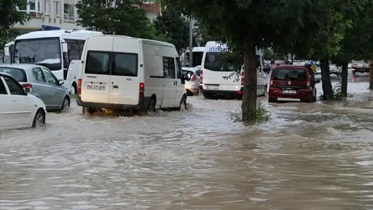 Sivas'ı Sel Bastı Her Yer Göle Döndü