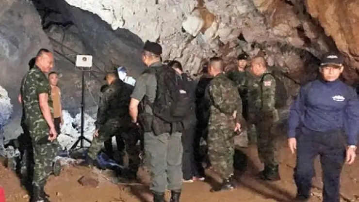 Tayland'da Mağra Sel Sularına Mağruz Kaldı 13 Genç Mahsur Kaldı