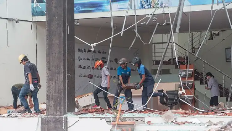 Endonez'ya da Deprem Bilançosu Yükseliyor