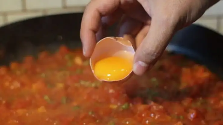 Menemen Nasıl Yapılır? Yumurtalı Menemenin Yapılışı