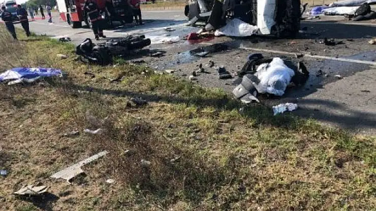 Sakarya'da Katliam gibi Kaza! İlk Belirlemelere Göre 8 Kişi Öldü!
