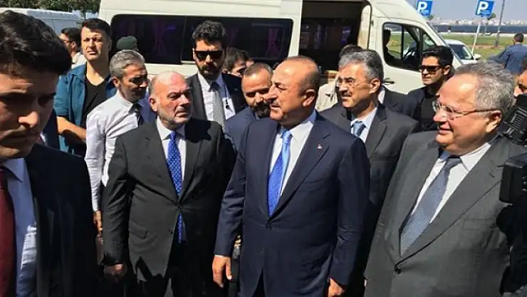 SoloTürk'ten Korkan Yunan Bakanını Çavuşoğlu Sakinleştirdi!
