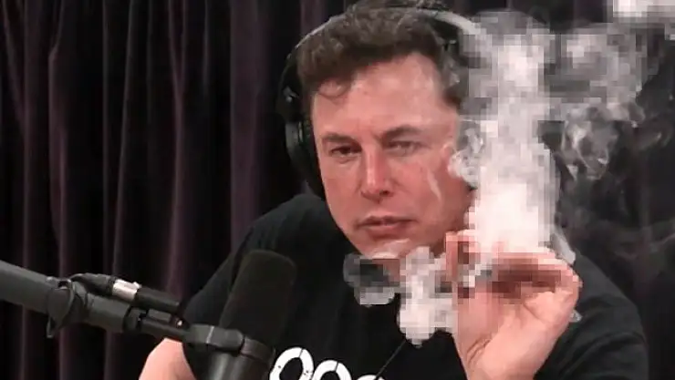 Tesla'nın CEO'su Musk Canlı Yayında Esrar İçti!
