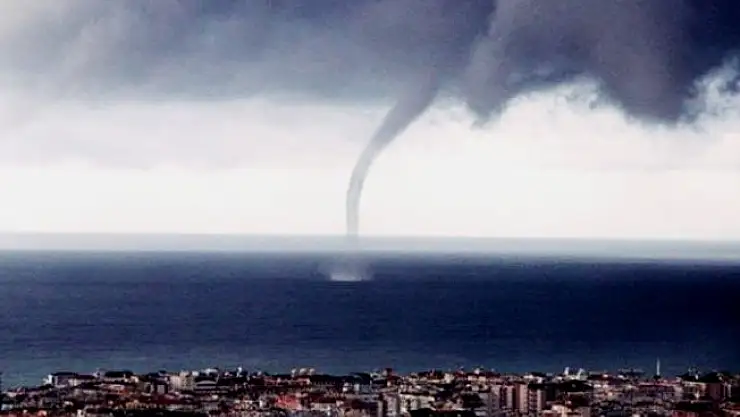 Antalya'da Hortum ve Fırtına alarmı! Okullar 1 Gün Tatil
