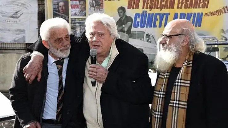'Cüneyt Arkın Öldü' İddialarına Eşi Betül Arkın'dan Yanıt