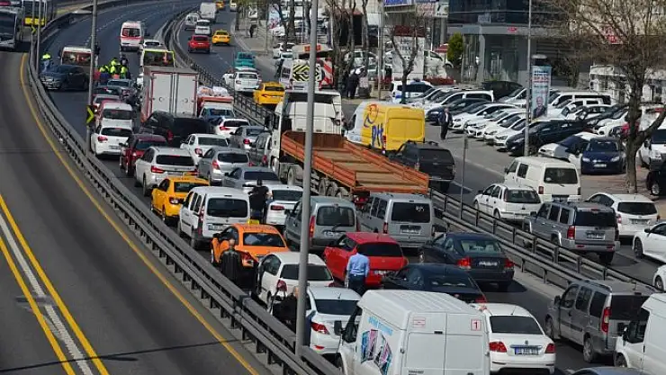 İstanbul'da Zincirleme Trafik Kazası! Edirne Yolu Trafiğe Kapandı