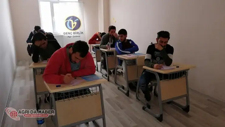 Birlik Vakfı Ağrı Şubesinden öğrencilere ücretsiz deneme sınavı
