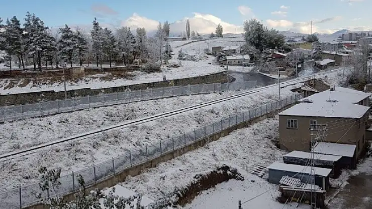 Erzurum'a Yılın İlk Karı Yağdı!
