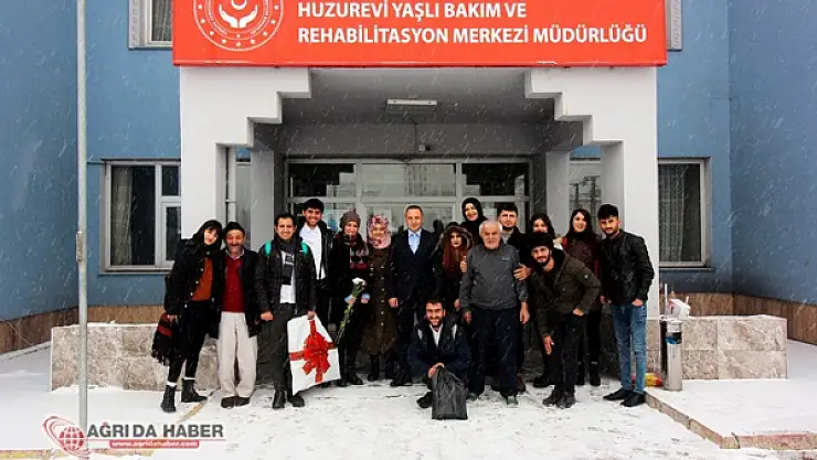 Ağrı İbrahim Çeçen Üniversitesi Öğrencilerinden Huzurevi Ziyareti