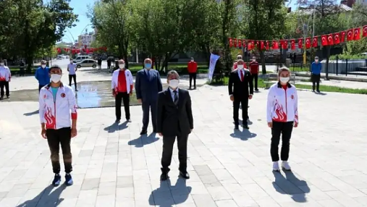 Ağrı'da 19 Mayıs Kutlamalarında Sosyal Mesafeye Uyuldu!