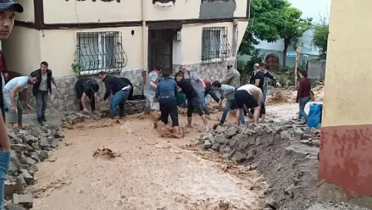 Bursa'da Sel Faciaya Neden Oldu!