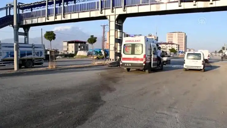 Ağrı'da iki kamyonet çarpıştı!