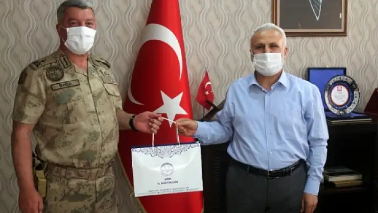 Jandarma Komutanı Özkul'dan Müftü Topçu'ya veda ziyareti