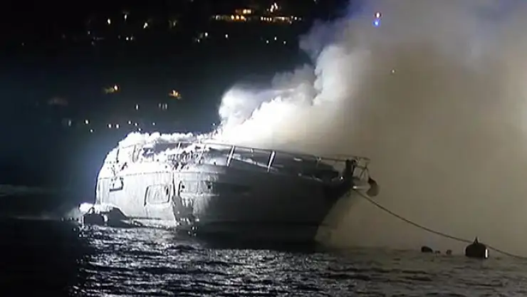 İstanbul'da Gemi Yangını Korkuttu!