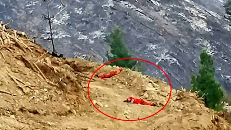 İtfaiye İşçileri Toprak Üzerinde Uyuya Kaldı