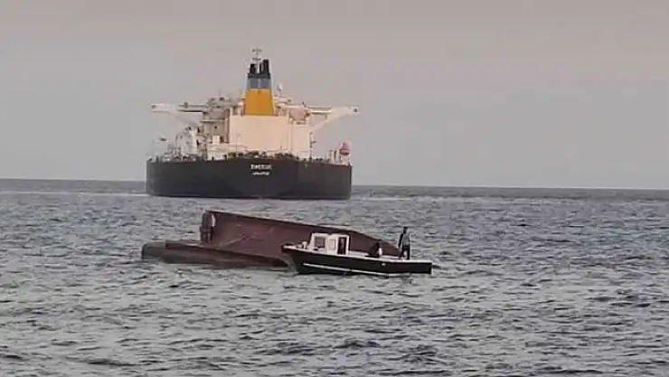 Balıkçı Teknesi Yunan Tanker ile Çarpıştı
